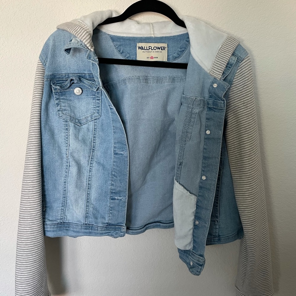 Cropped denim jacket